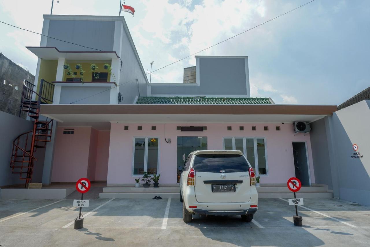 Reddoorz Near Rita Supermall Purwokerto 2 Exterior photo